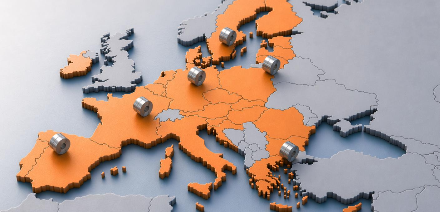 Stylized map showing Europe and the EU member states. Three-dimensional map of Europe: The EU member states are highlighted in orange, and the other countries are shown in gray. Silver steel coils are placed on several EU countries to symbolize the European steel industry and its protection against overcapacity.